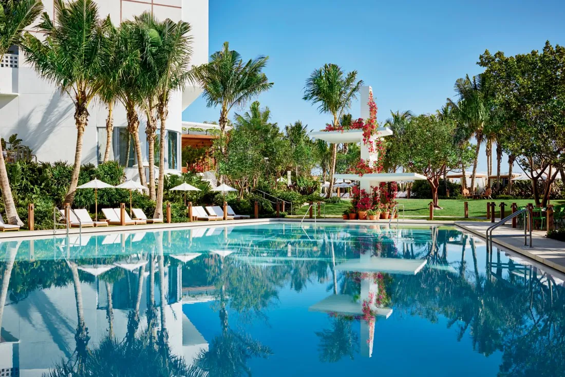 בריכת Sundial במלון The Miami Beach EDITION