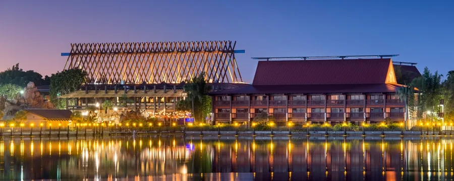 מלון Disney’s Polynesian Village Resort על שפת Seven Seas Lagoon