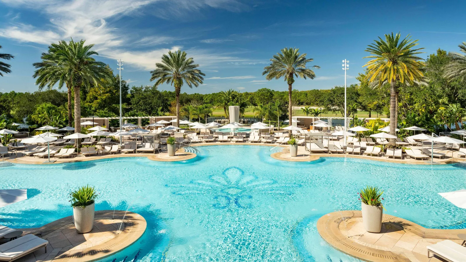 בריכה חיצונית במלון The Ritz-Carlton Orlando, Grande Lakes
